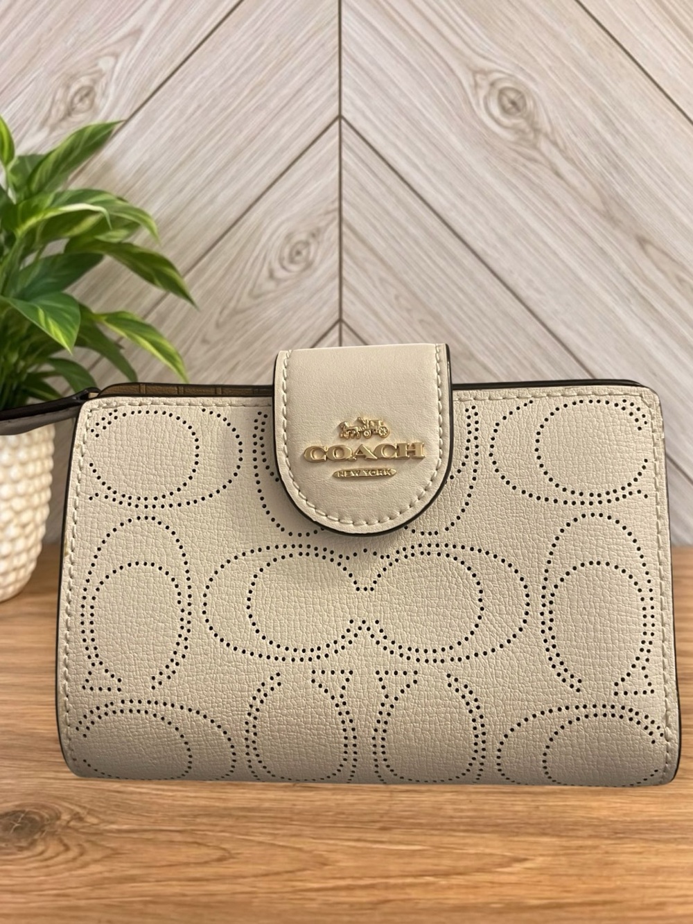 COACH Medium Corner Zip Wallet Signature Perforated Leather Chalk C4768 NWOT